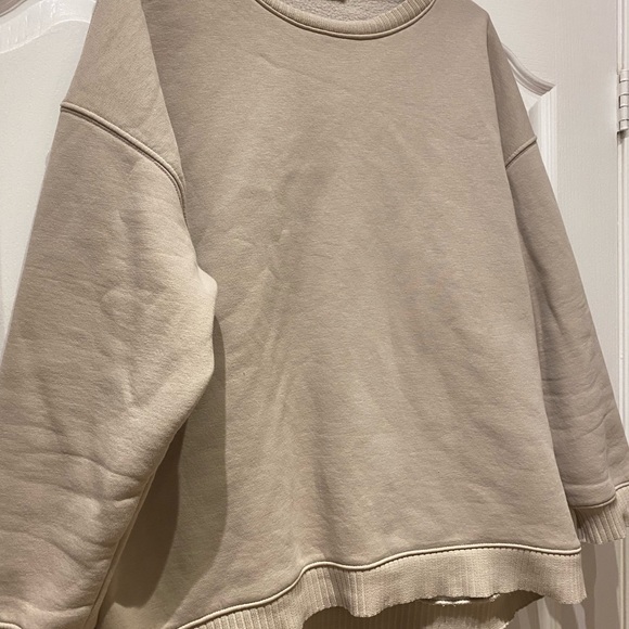Zara Basic Oversized Sweater in Size L - Picture 3 of 4